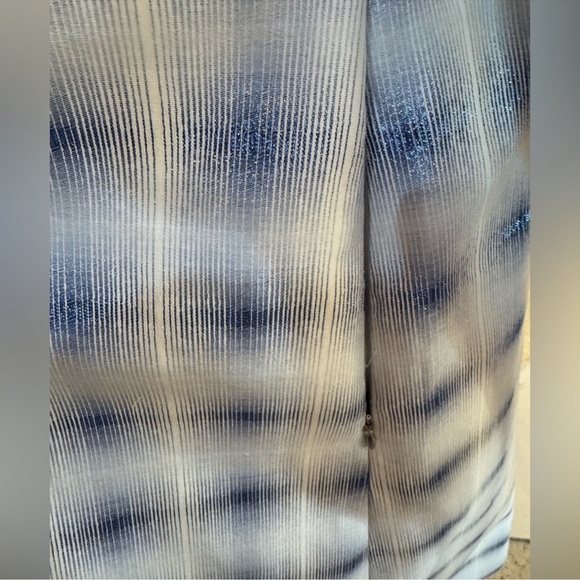 Carlisle Collection NWT Designer Long Jacket,
$559 $700
Size: 10 - Picture 16 of 16